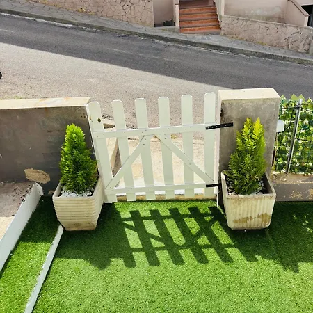 Flora Fronte Mare Ferienhaus