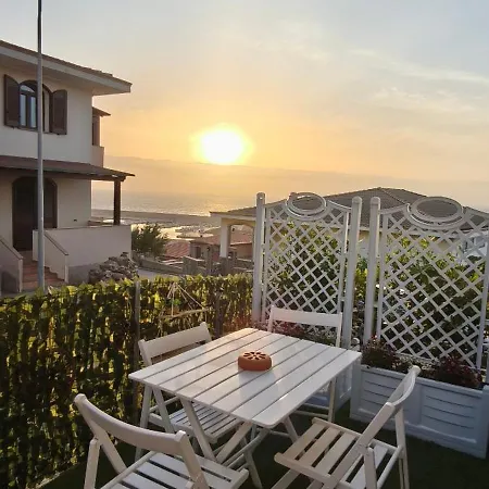 Flora Fronte Mare Ferienhaus *