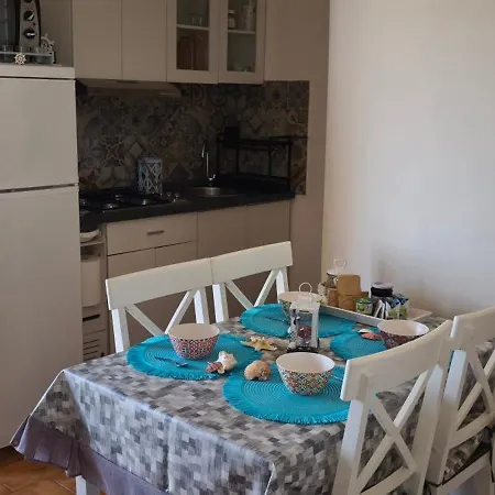 בית נופש Flora Fronte Mare *